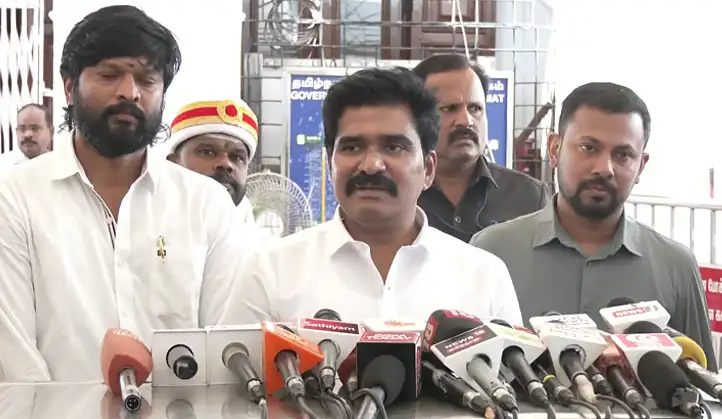 அமைச்சர் நிர்மல்குமார் செய்தியாளர்களை சந்தித்து விளக்கம் அளித்தல்