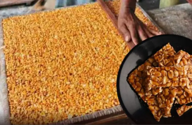 கோவில்பட்டி கடலைமிட்டாய் விலை உயர்வு குறித்த அறிவிப்பு பலகை