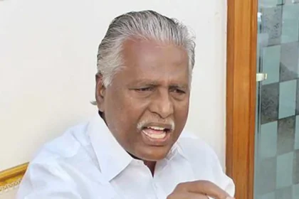 அதிமுக முன்னாள் அமைச்சர் கே.பி.முனுசாமி செய்தியாளர்களிடம் பேசுகிறார்
