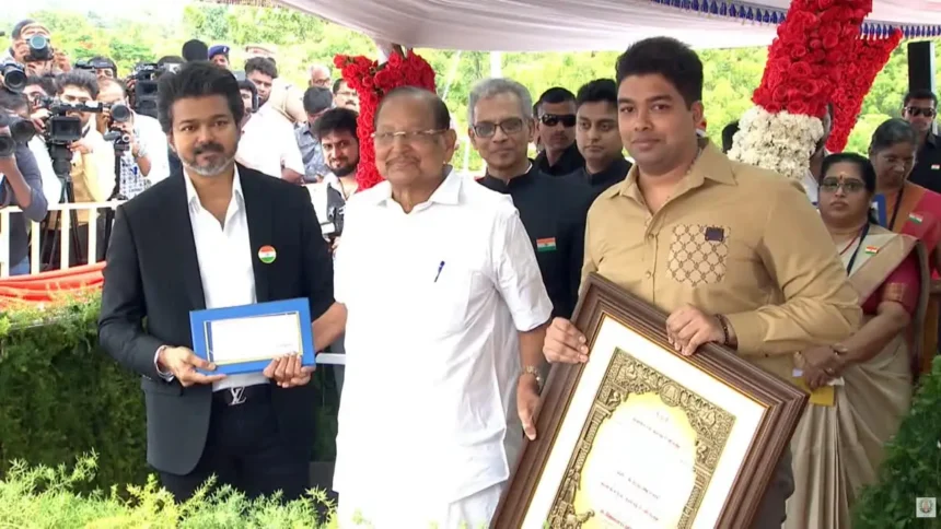 முதலமைச்சர் விஜய், கிருஷ்ணசாமிக்கு 'தகைசால் தமிழர் விருது' வழங்குகிறார்