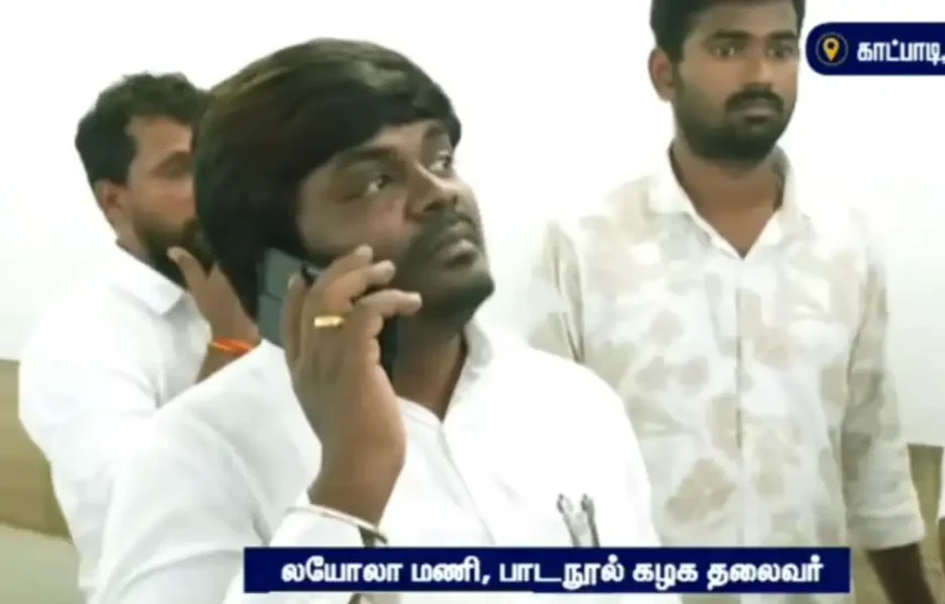 தமிழ்நாடு பாடநூல் மற்றும் கல்வியியல் பணிகள் கழகத்தின் தலைவர் லயோலா மணி காட்பாடி பாடநூல் கிடங்கில் ஆய்வு செய்கிறார்