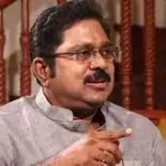 டிடிவி தினகரன் அறிக்கை வெளியிடும் காட்சி