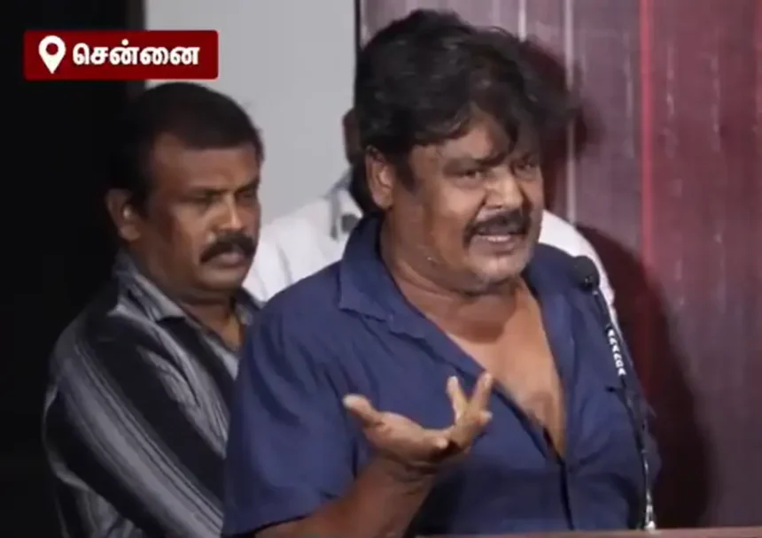 நடிகர் மன்சூர் அலிகான் மேடையில் பேசுகிறார்