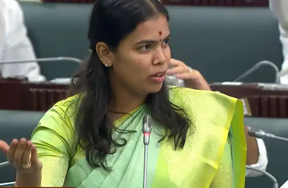 தொழில்துறை அமைச்சர் கீர்த்தனா சட்டப்பேரவையில் பேசுகிறார்