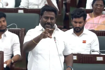 பள்ளிக்கல்வித்துறை அமைச்சர் ராஜ்மோகன் அறிவிப்புகளை வெளியிடுகிறார்