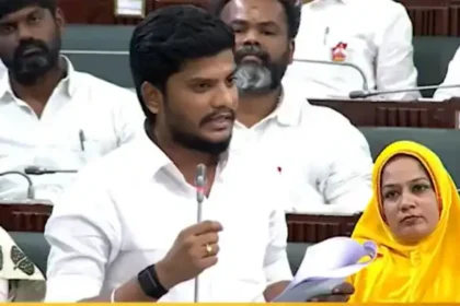 சட்டப்பேரவையில் உரையாற்றும் அமைச்சர் ரமேஷ்