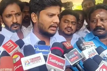 அமைச்சர் ரமேஷ் செய்தியாளர்களிடம் பேசுகிறார்