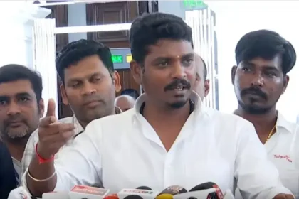 அமைச்சர் விக்னேஷ் மதுபானம் டெலிவரி குறித்த விளக்கமளிக்கும் காட்சி