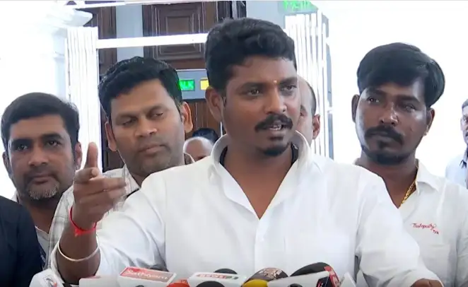 அமைச்சர் விக்னேஷ் மதுபானம் டெலிவரி குறித்த விளக்கமளிக்கும் காட்சி