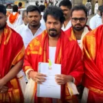 வேளாண் பட்ஜெட் வரைவு நகலை கையில் ஏந்தியபடி அமைச்சர் வினோத்