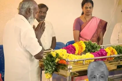 நடிகர் எம்.எஸ்.பாஸ்கர் சௌகார் ஜானகி உடலுக்கு அஞ்சலி செலுத்துகிறார்