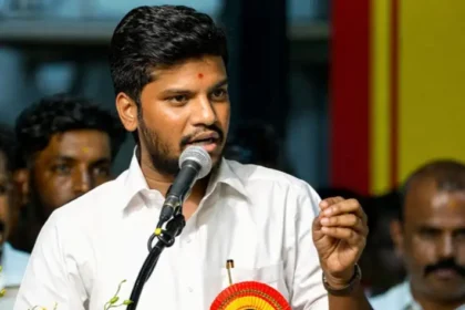 அமைச்சர் ரமேஷ் கண்டனம் தெரிவிக்கும் புகைப்படம்