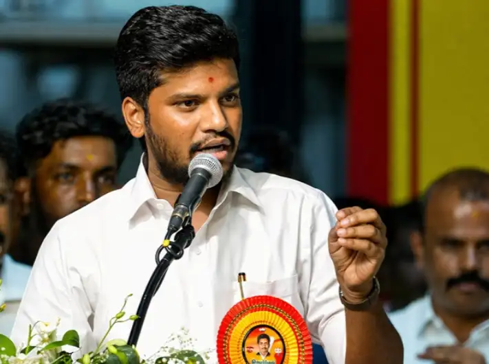 அமைச்சர் ரமேஷ் கண்டனம் தெரிவிக்கும் புகைப்படம்