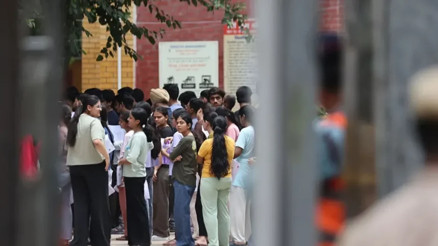 நீட் தேர்வு வினாத்தாள் கசிவு தொடர்பான விசாரணை