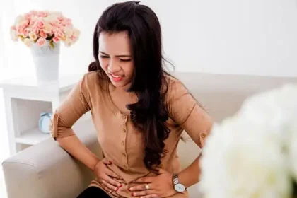 ஓமம் மற்றும் பிற மூலிகைகள் அடங்கிய ஒரு பாத்திரம்