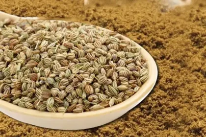 ஓம தண்ணீர் மற்றும் ஓம எண்ணெய் பாட்டில்கள்