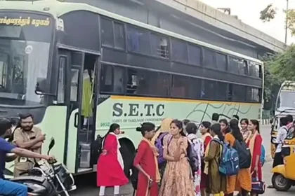 ஓசூர் பேருந்து நிலையத்தில் நிறுத்தப்பட்டுள்ள அரசு பேருந்துகள்