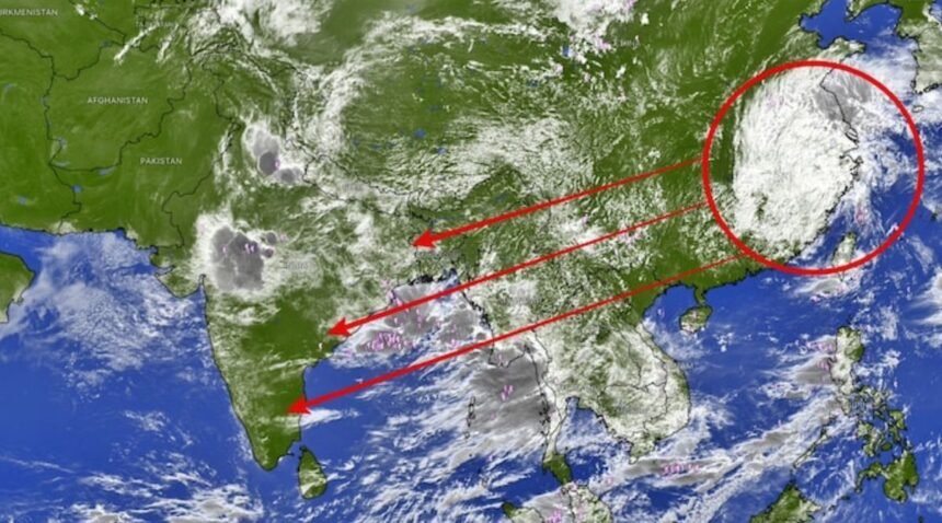 பசிபிக் பெருங்கடலில் உருவாகும் புயல் மற்றும் மழை மேகங்கள்