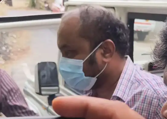 பழனி கோயில் நில மோசடி வழக்கில் கைது செய்யப்பட்ட சார்பதிவாளர் ஜஸ்டின் மணிகண்டன்