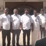 விழுப்புரம் மாவட்ட ஆட்சியர் அலுவலகத்தில் மனு அளிக்கும் ஊராட்சி மன்ற தலைவர்கள்