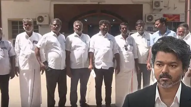 விழுப்புரம் மாவட்ட ஆட்சியர் அலுவலகத்தில் மனு அளிக்கும் ஊராட்சி மன்ற தலைவர்கள்