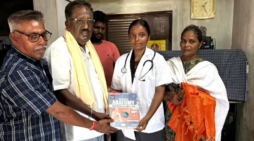 புதுச்சேரி அரசு உள் இடஒதுக்கீடு மூலம் எம்பிபிஎஸ் படித்த மாணவி