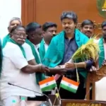 முதலமைச்சர் ஜோசப் விஜய் பரந்தூர் விவசாயிகளிடம் நன்றி பெறும் காட்சி