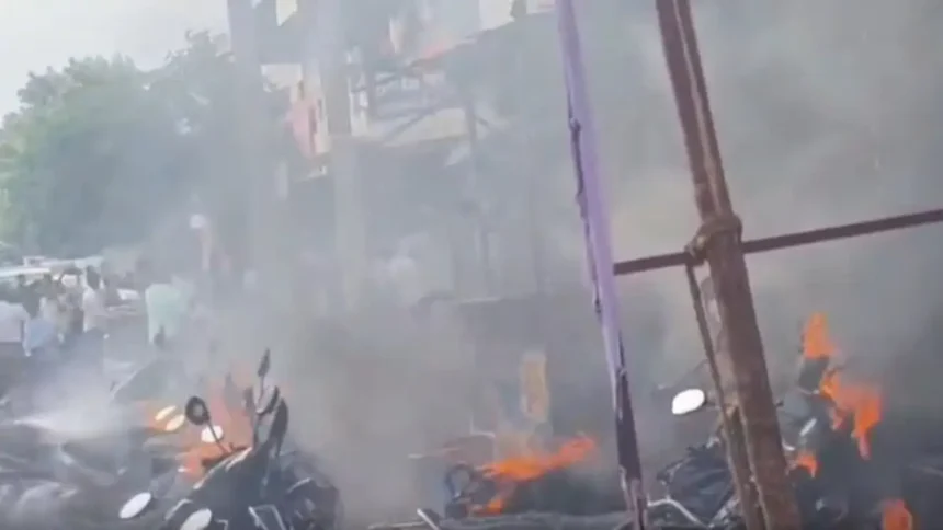 பெரம்பலூர் டீக்கடையில் கேஸ் சிலிண்டர் வெடித்து சிதறிய விபத்து நடந்த இடம்
