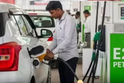 மத்திய அரசு பெட்ரோல் விலை உயர்வு குறித்து எச்சரிக்கை விடுக்கும் காட்சி