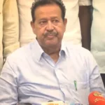 முன்னாள் அமைச்சர் பொன்முடி செய்தியாளர்களிடம் பேசுகிறார்