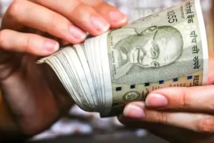 அஞ்சலக மாத வருமானத் திட்டம் பற்றிய அறிவிப்புப் பலகை