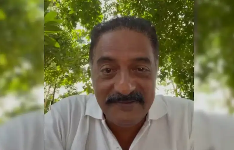 நடிகர் பிரகாஷ் ராஜ் வாக்காளர் பட்டியலில் இருந்து பெயர் நீக்கம் குறித்து பேசுகிறார்