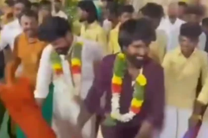 மதுரை ராஜாக்கூர் காளியம்மன் கோயில் ஆடித் திருவிழாவில் ஒயிலாட்டம் ஆடும் நடிகர் சூரி மற்றும் விமல்