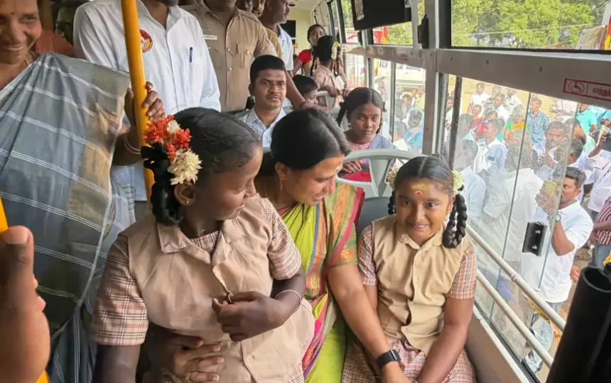 அமைச்சர் கீதா ஜெகதீஸ்வரி ராஜபாளையம் - கொருக்காம்பட்டி புதிய பேருந்து சேவையை கொடியசைத்து தொடங்கி வைக்கிறார்