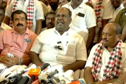 அதிமுக முன்னாள் அமைச்சர் ஆர்.பி.உதயகுமார் செய்தியாளர்களை சந்திக்கும் காட்சி