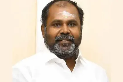முன்னாள் அமைச்சர் ஆர்.பி. உதயகுமார் செய்தியாளர் சந்திப்பில் பேசுகிறார்