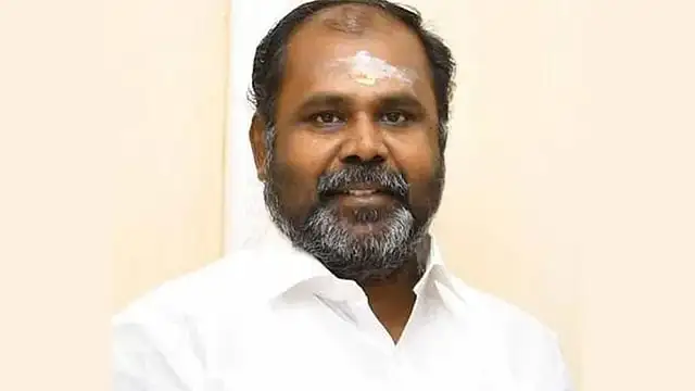 முன்னாள் அமைச்சர் ஆர்.பி. உதயகுமார் செய்தியாளர் சந்திப்பில் பேசுகிறார்