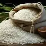 அரிசி மூட்டைகள் அடுக்கி வைக்கப்பட்டுள்ள காட்சி