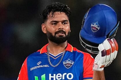 முன்னாள் இந்திய வீரர் வாசிம் ஜாபர் பேட்டி அளிக்கும் காட்சி