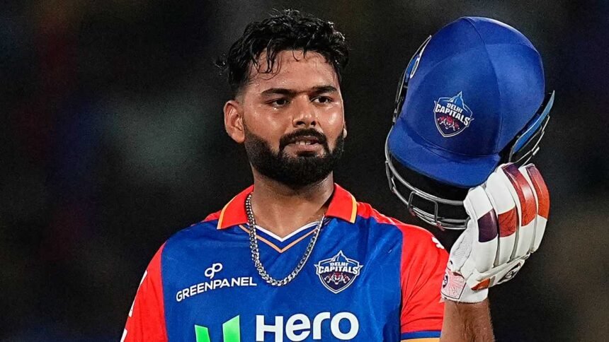 முன்னாள் இந்திய வீரர் வாசிம் ஜாபர் பேட்டி அளிக்கும் காட்சி