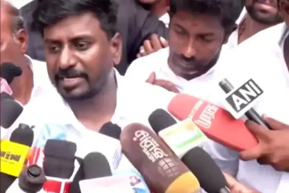 அமைச்சர் ராஜ்மோகன் பள்ளிக்கல்வி நிதி ஒதுக்கீடு குறித்து விளக்கம் அளிக்கிறார்
