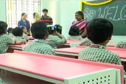 பள்ளிக் கல்வித்துறை அமைச்சர் அல்லது அதிகாரிகள் பள்ளி மேலாண்மைக் குழு உறுப்பினர்கள் தேர்வு குறித்து அறிவிப்பு வெளியிடுதல்