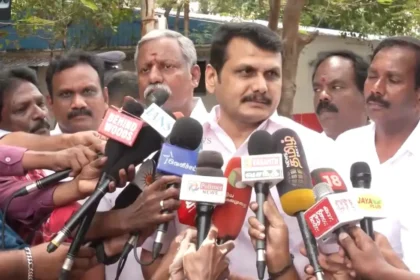 முன்னாள் அமைச்சர் செந்தில் பாலாஜி செய்தியாளர்களிடம் பேசுகிறார்