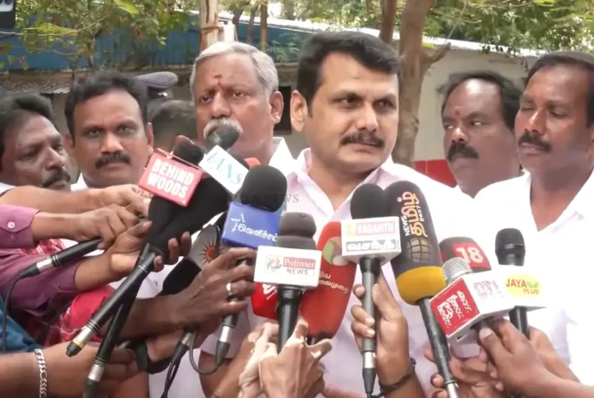 முன்னாள் அமைச்சர் செந்தில் பாலாஜி செய்தியாளர்களிடம் பேசுகிறார்