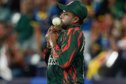 வங்கதேச கிரிக்கெட் வீரர் ஷகிப் அல் ஹசன்