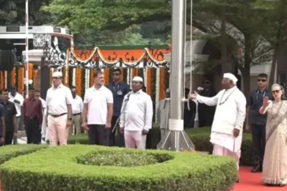 காங்கிரஸ் கட்சியின் முன்னாள் தலைவர் சோனியா காந்தி