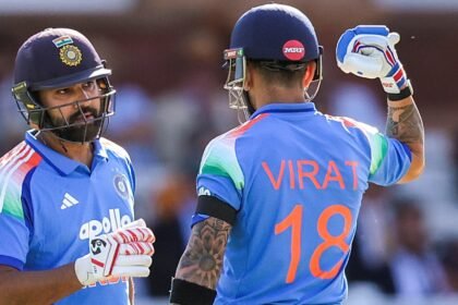 விராட் கோலி மற்றும் ரோஹித் சர்மா சுதந்திர தின வாழ்த்துகளைத் தெரிவிக்கும் புகைப்படம்