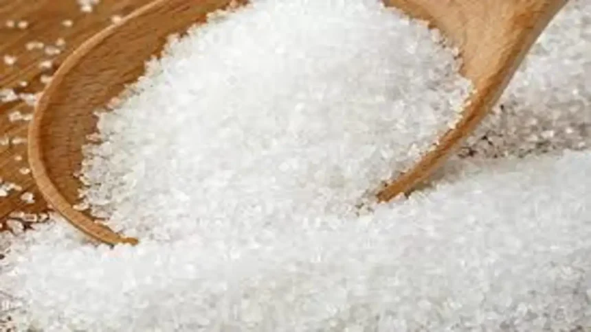 சர்க்கரை மூட்டைகள் அடுக்கி வைக்கப்பட்டுள்ள காட்சி