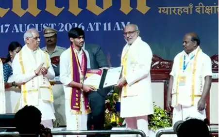 சாஸ்த்ரா பல்கலைக்கழக பட்டமளிப்பு விழாவில் தமிழ்த்தாய் வாழ்த்து பாடப்படும் காட்சி