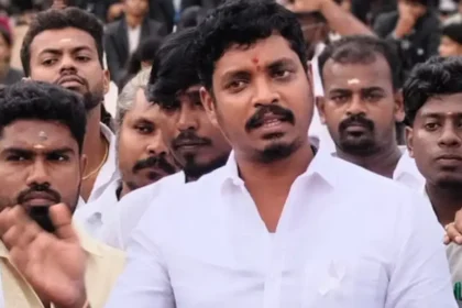 மதுவிலக்கு ஆயத்தீர்வை துறை அமைச்சர் திரு. விக்னேஷ் செய்தியாளர்களை சந்திக்கும் காட்சி